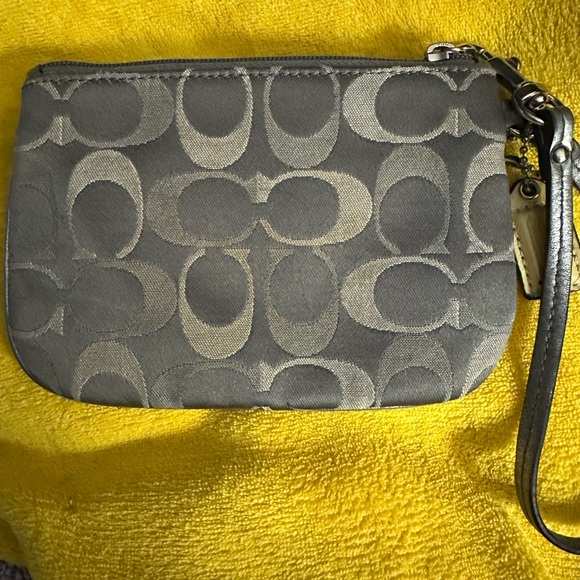 Coach Metallic Gray Wristlet with small hangtag - Picture 3 of 6